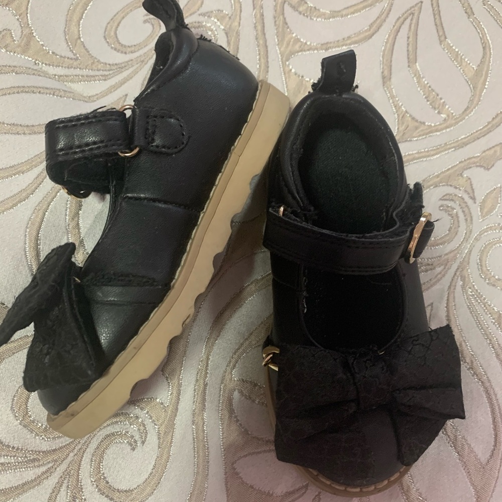 Shoes for baby girl size 6 - Picture 2 of 4